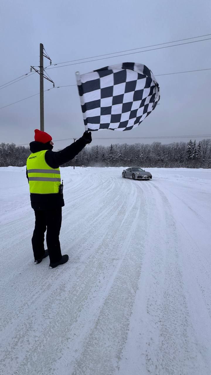 Несмотря на морозы продолжаем кататься 🚗. Напоминаем, что мы принимаем к оплате только карты МИР и/или наличные