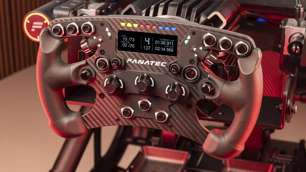 Fanatec представила Formula V3, Podium Pedals и Wheel Hub