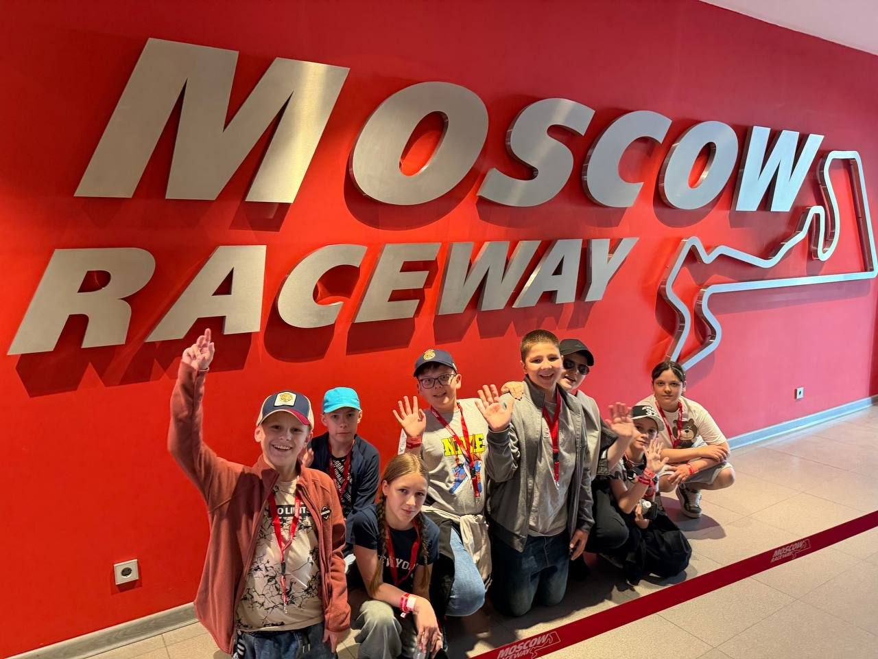 Школьники из Волоколамска посетили первый этап чемпионата на Moscow Raceway