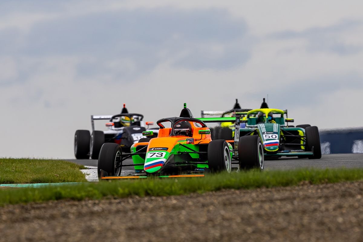 Стартует F4 на Moscow Raceway