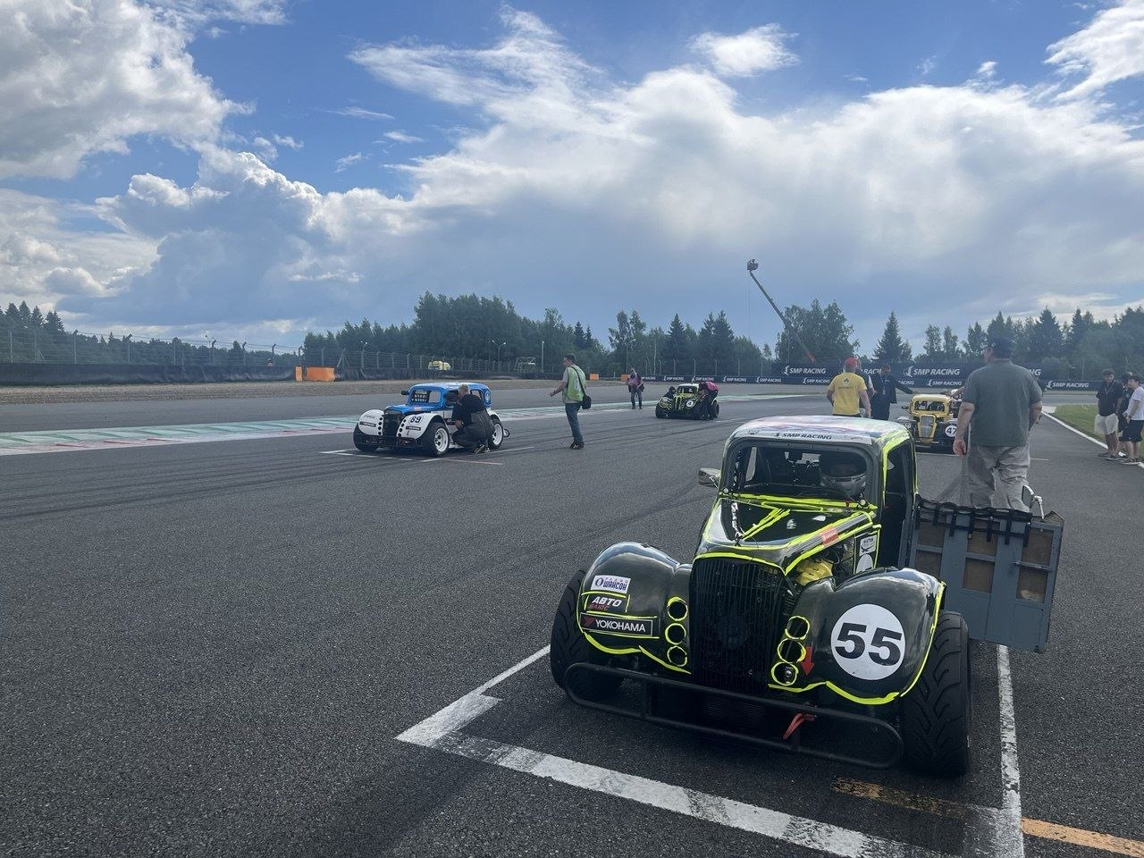 Первая стартовая решетка гоночного дня на Moscow Raceway