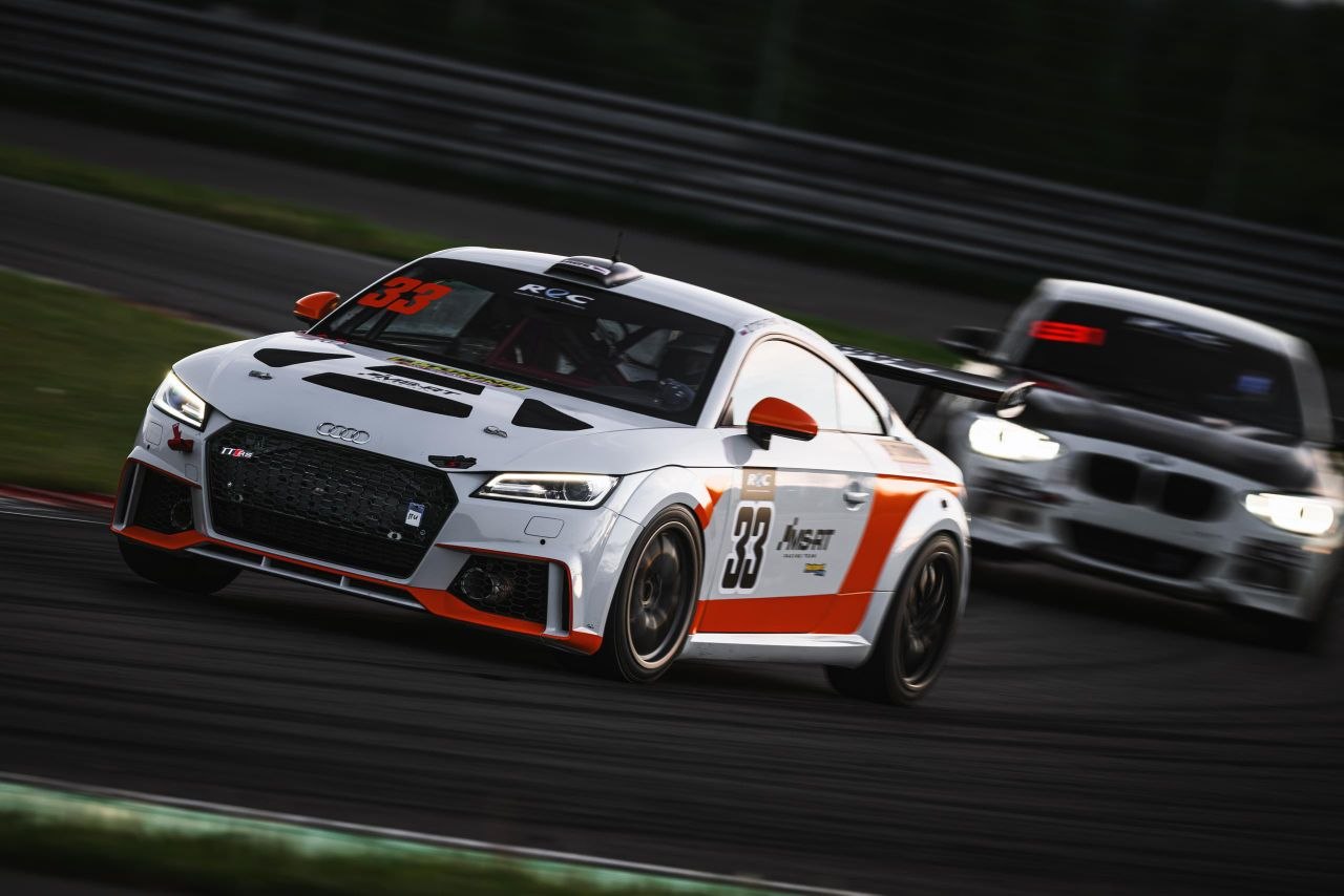 Началась квалификация TCE и GT Light на Moscow Raceway