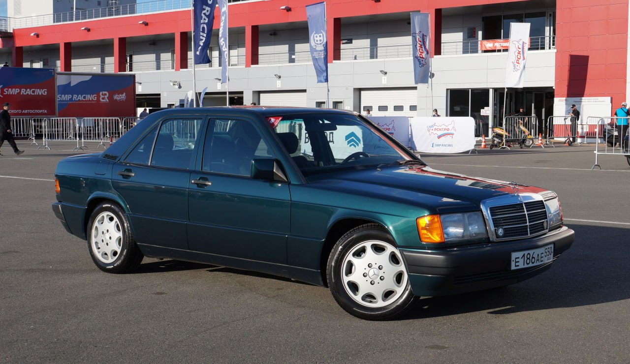 Участник ретро-выставки CTC: Mercedes-Benz 190E Primavera 1993