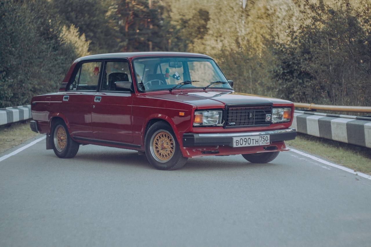 Участник ретро-выставки: LADA RIVA с правым рулём