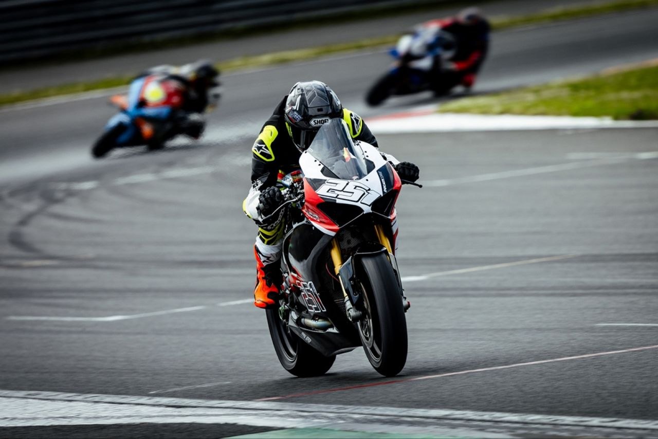 Стартовая решетка Суперспорт на Moscow Raceway