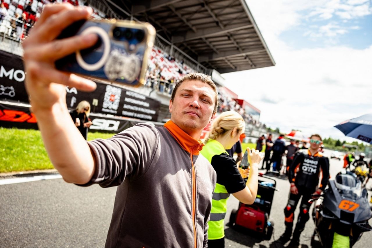 Стартовая решетка Суперспорт 3/Спортбайк на Moscow Raceway