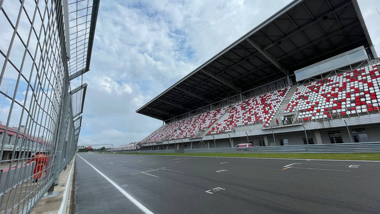 Леонов выиграл квалификацию Motoring на Moscow Raceway, обновив рекорд