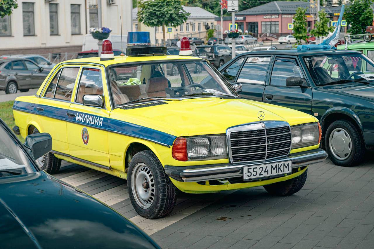 Участник ретро-выставки Classic Touring Cup: Mercedes-Benz 220D ГАИ МВД СССР