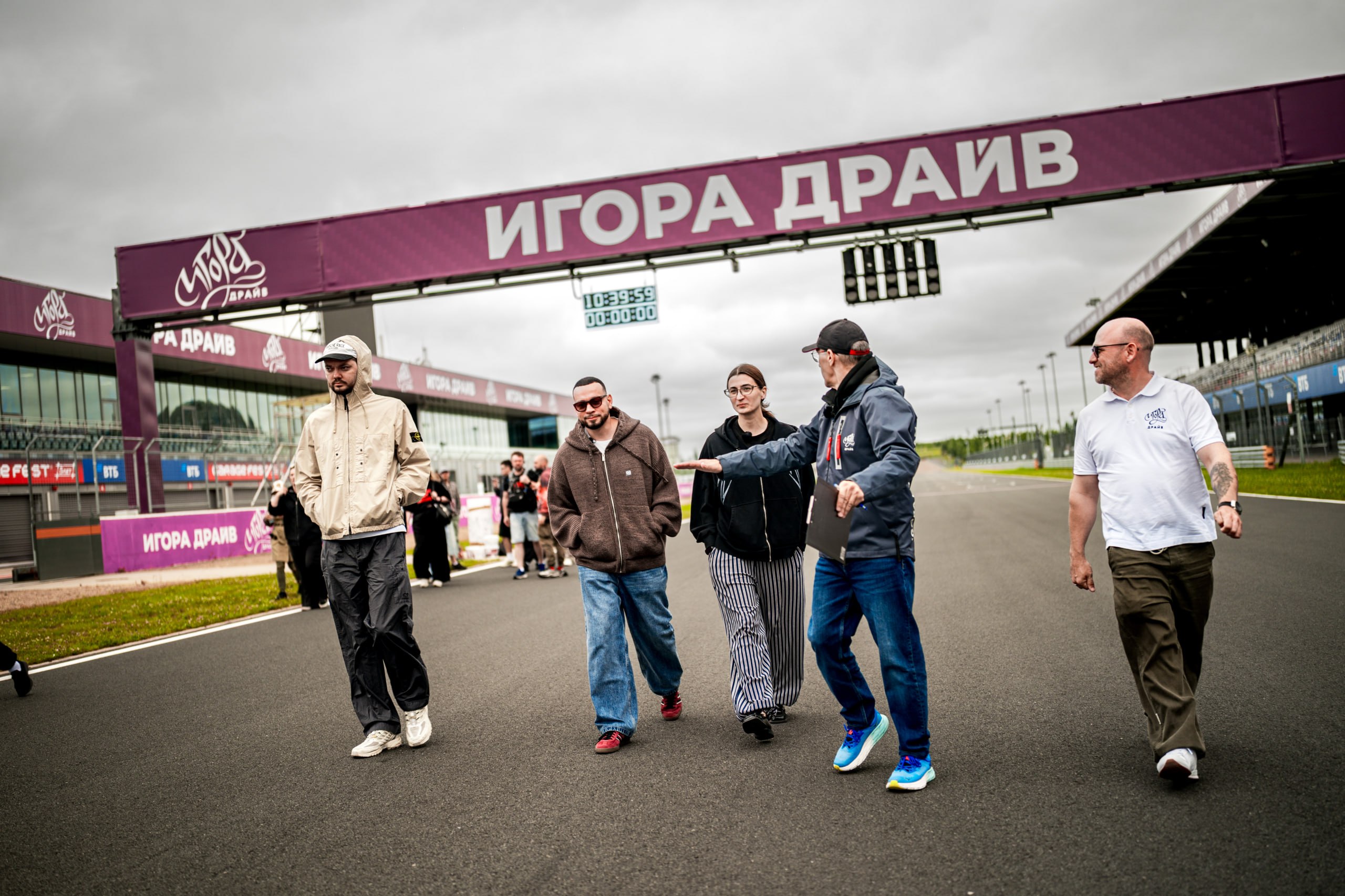 Блогеры проекта «Медиа Гонки» прибыли на Игора Драйв
