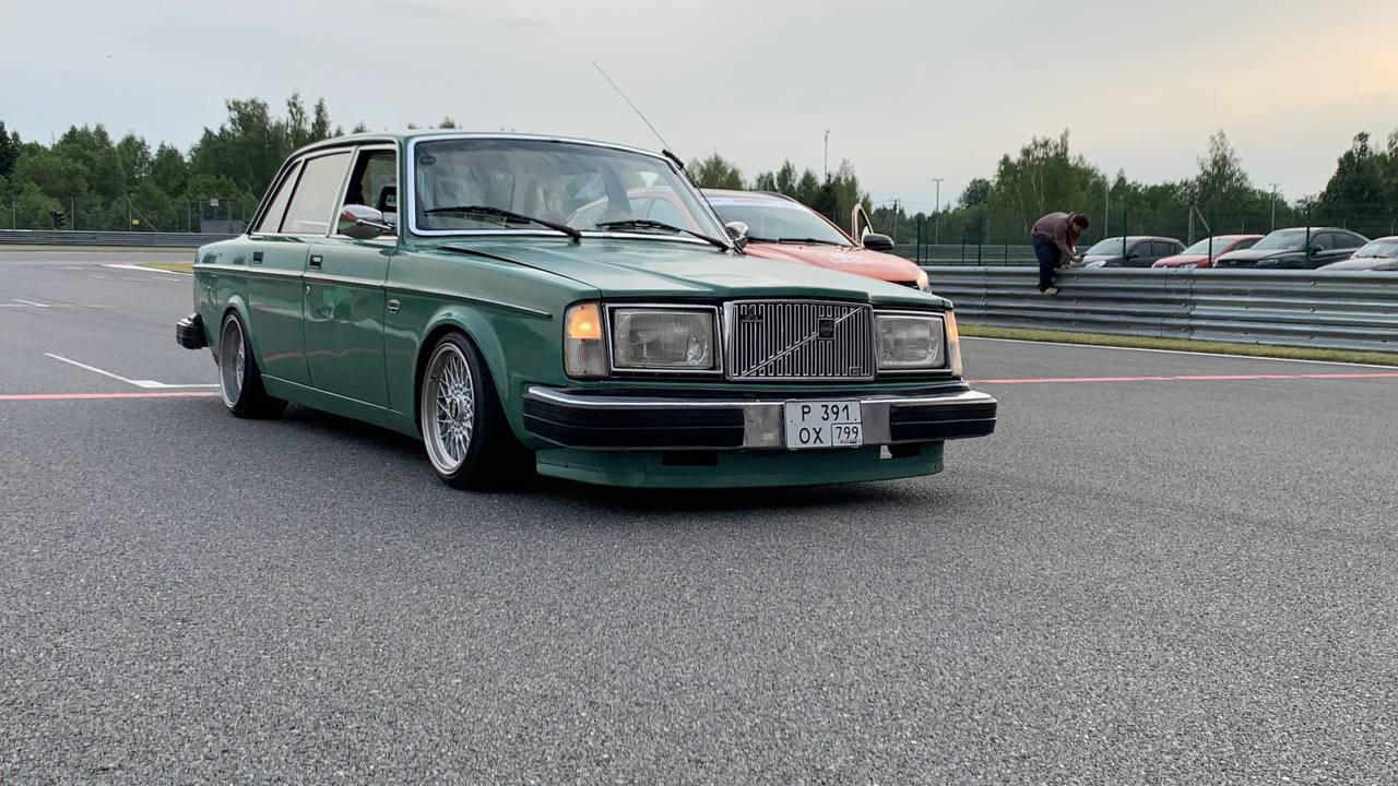 Участник ретро-выставки Classic Touring Cup: Volvo 244 GL turbo Жаркова