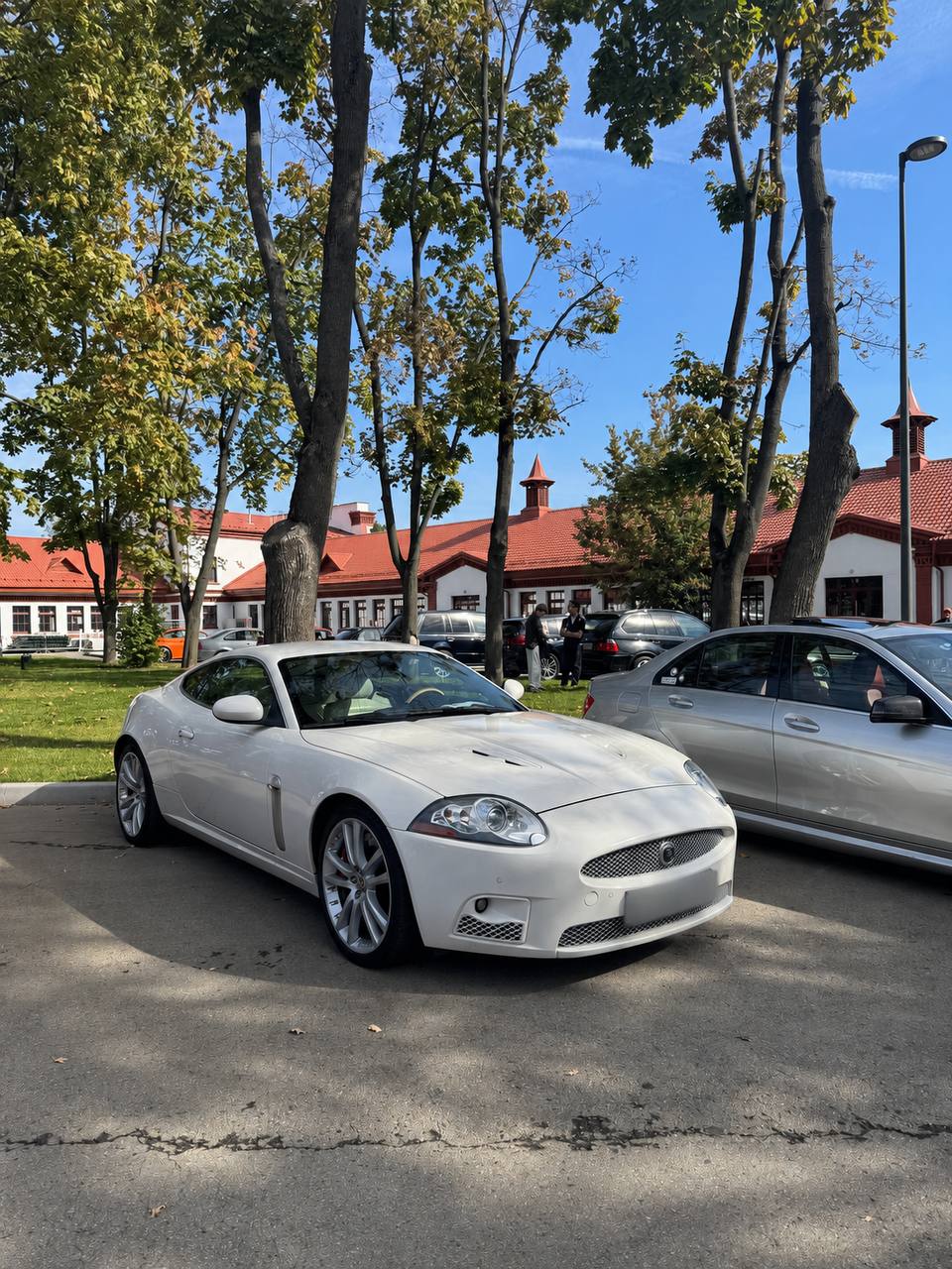 Участник ретро-выставки Classic Touring Cup: Jaguar XKR