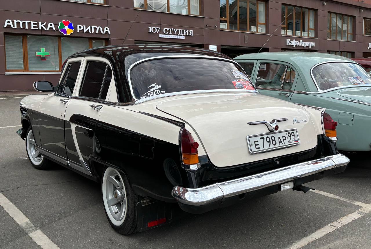 Участник ретро-выставки Classic Touring Cup: Волга ГАЗ 21 Нестеровича