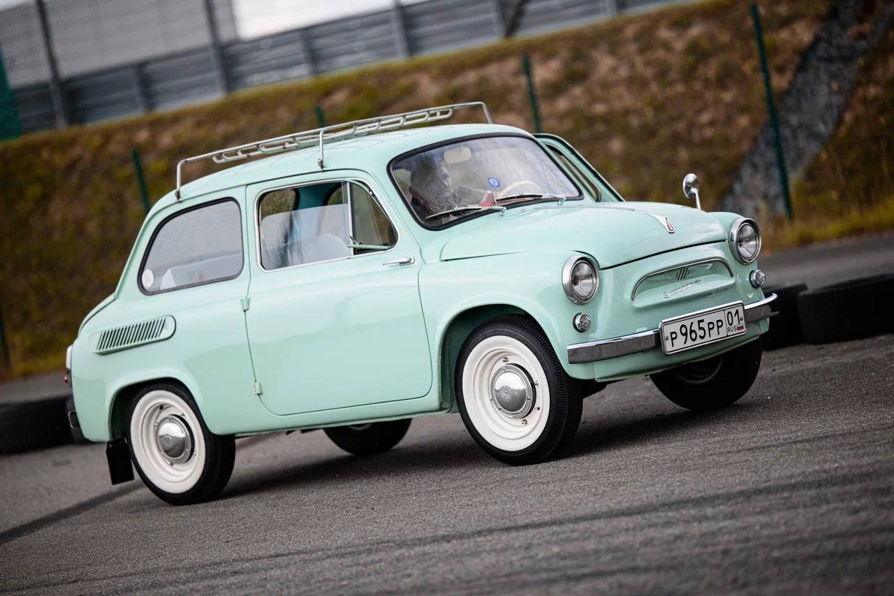 Участник ретро-выставки Classic Touring Cup: ЗАЗ 965 1965 года