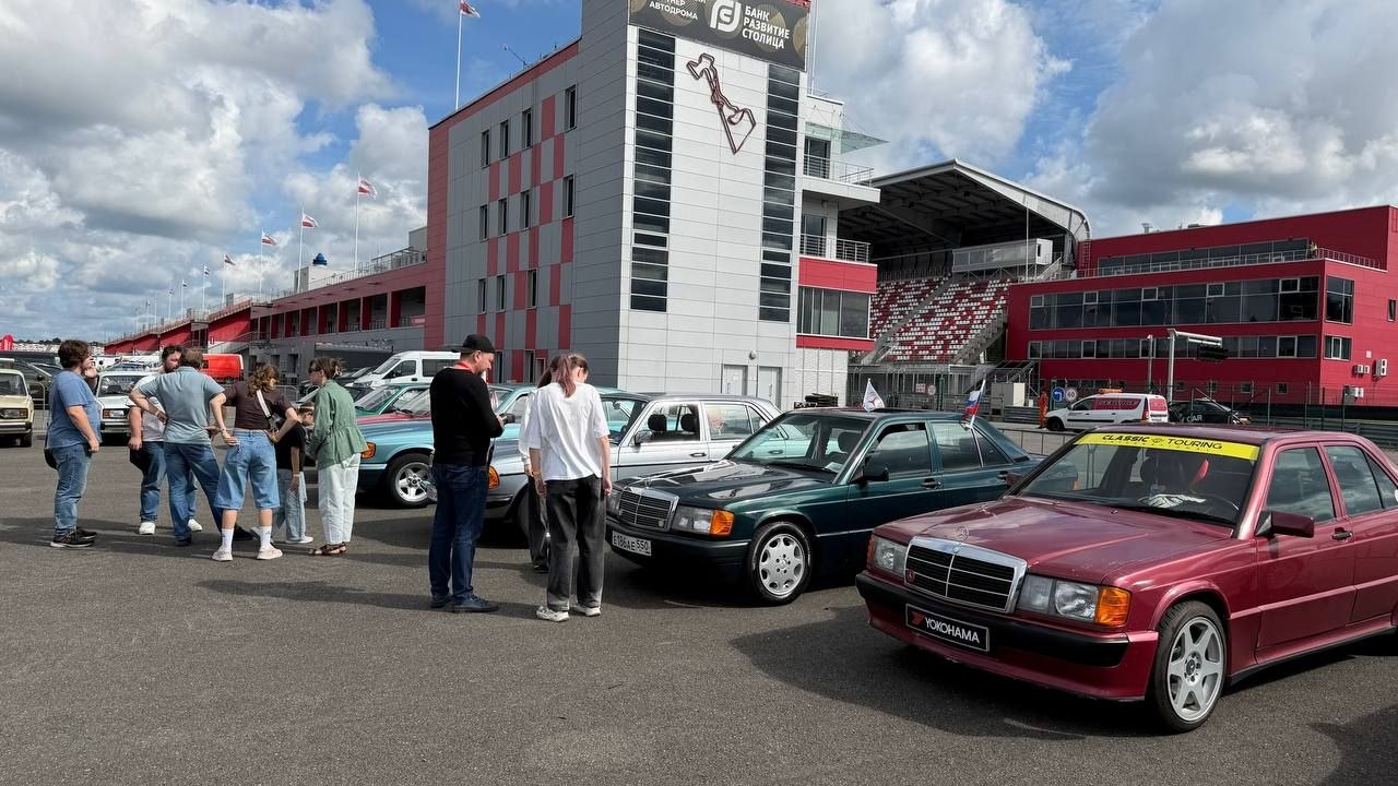 На Moscow Raceway пройдет ретро-авто слалом