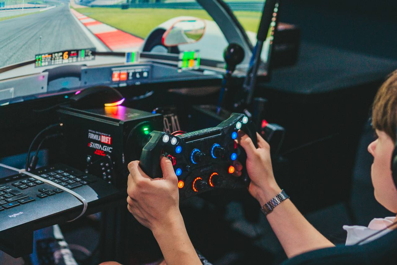 Simagic GT NEO на базах SMP Esports