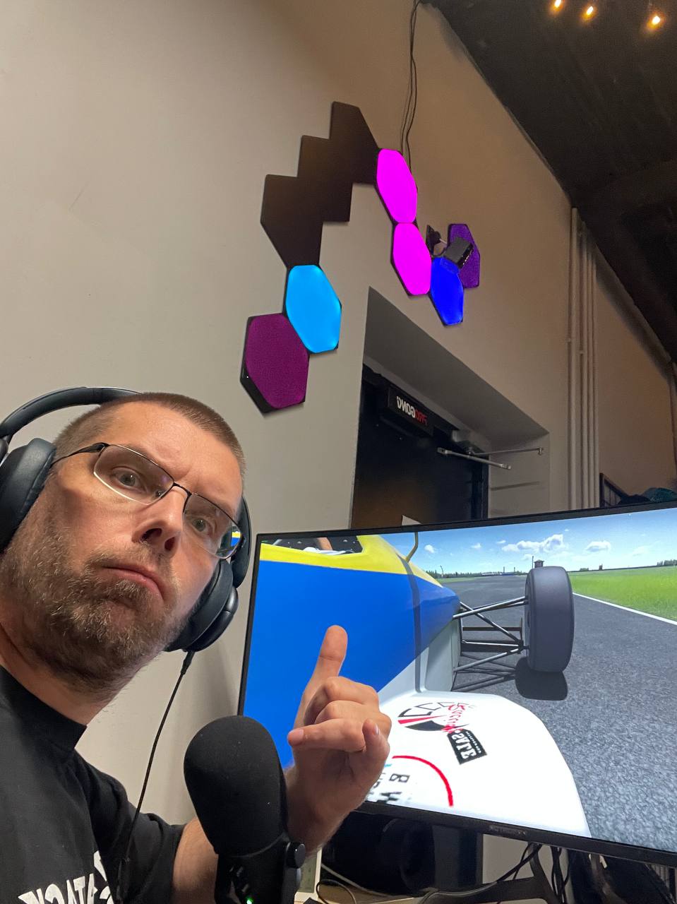 Залетай на стрим https://www.twitch.tv/progonkiru