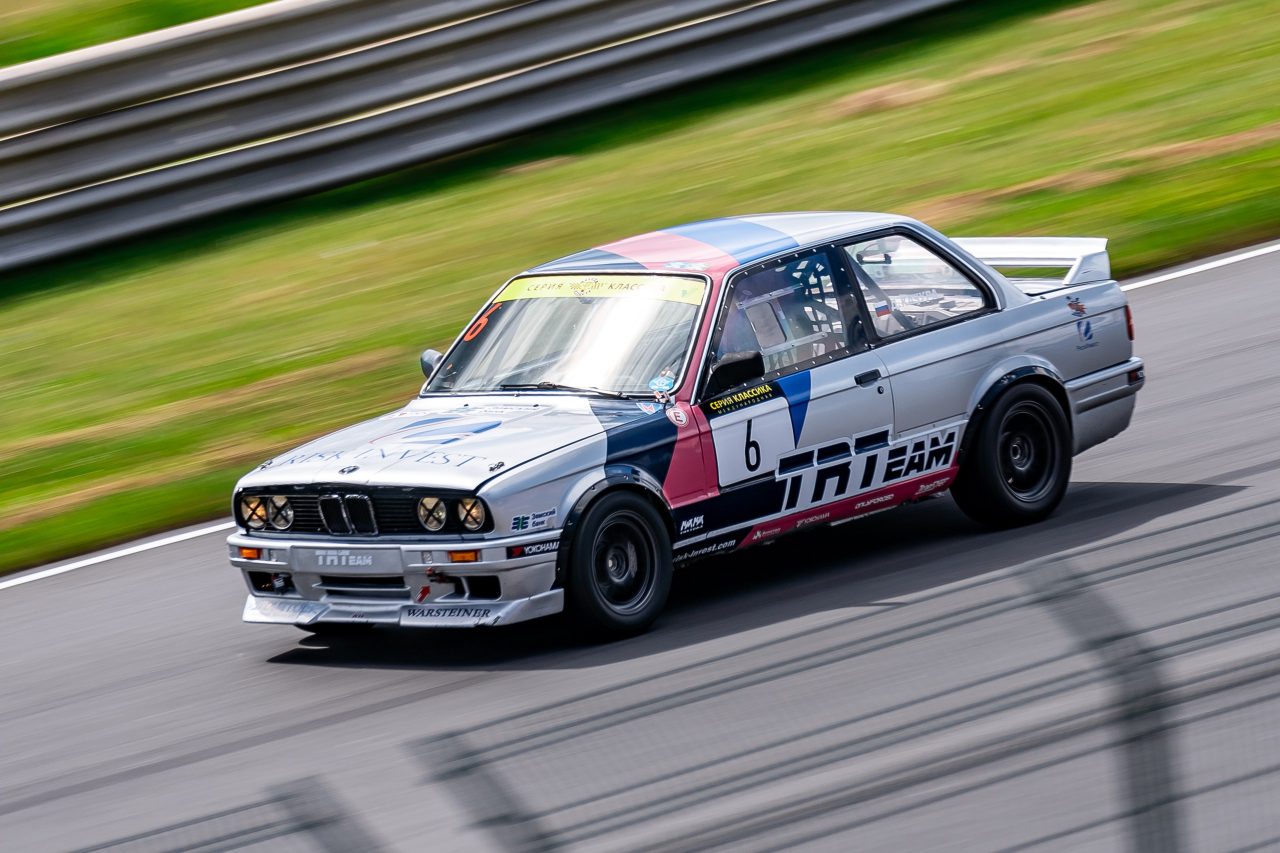 BMW E30 1987 — ¾ спереди