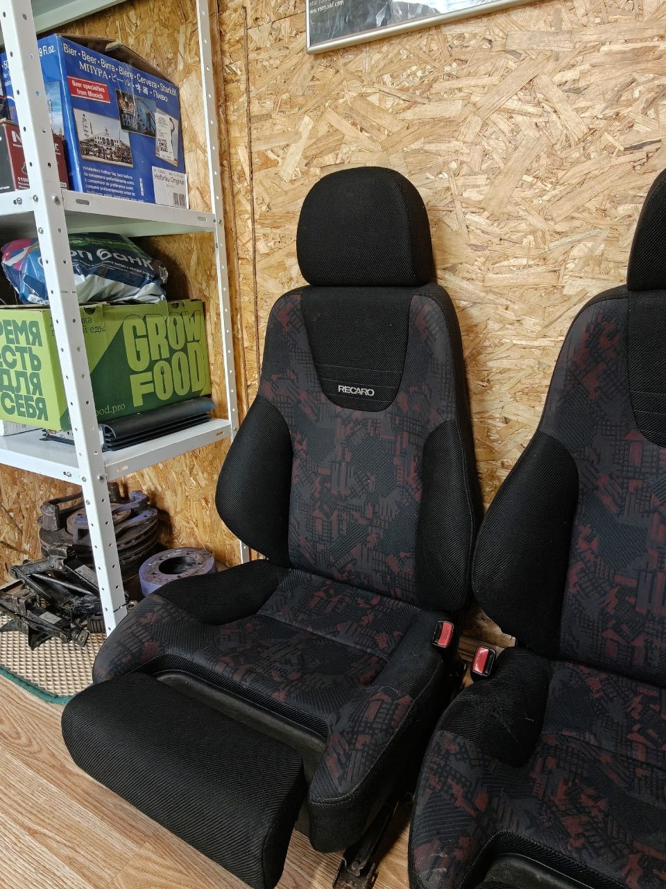 Пара полуковшей Recaro от Mitsubishi Mirage Cyborg