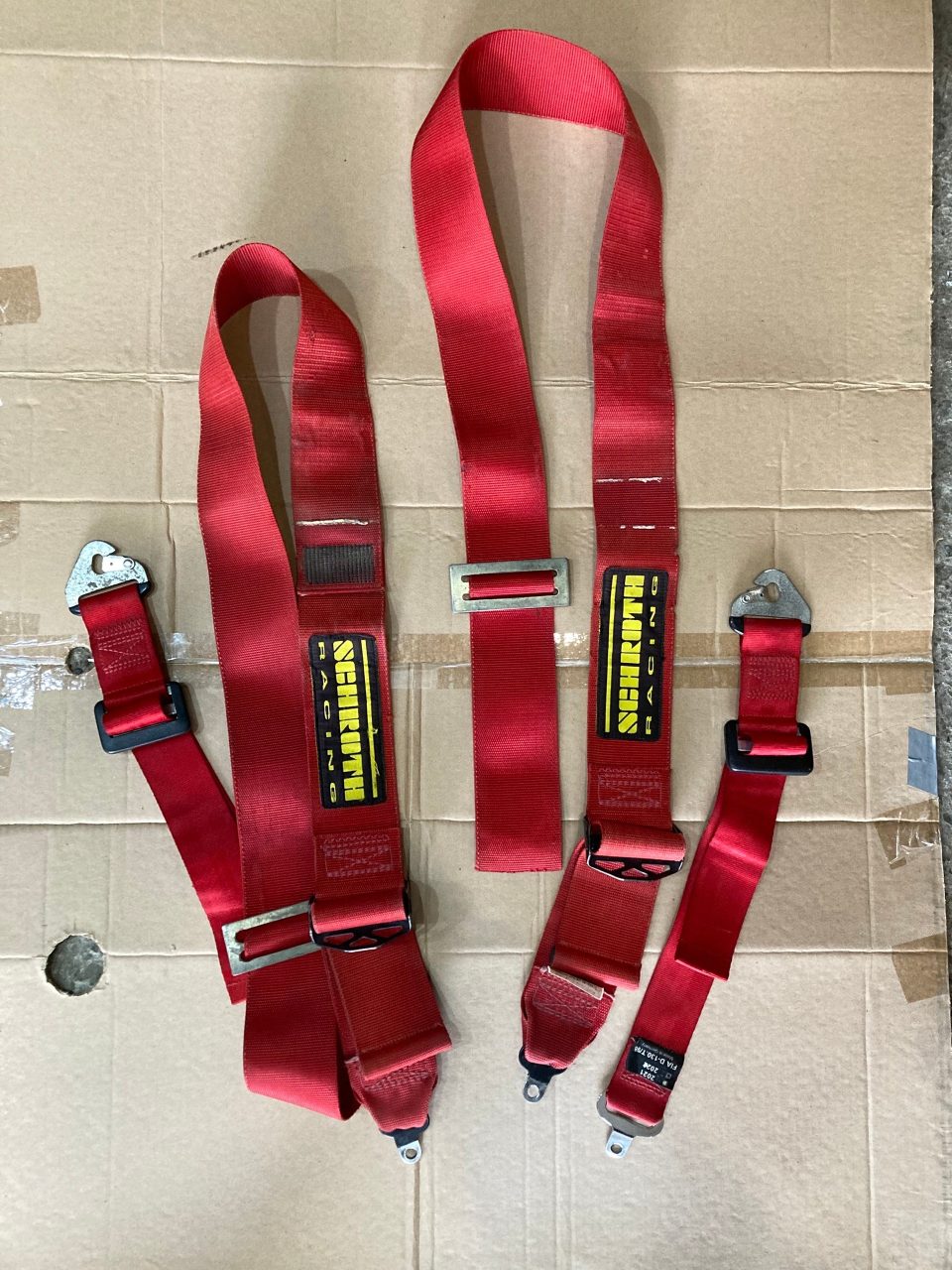 Ремни безопасности Schroth Racing, красные и синие