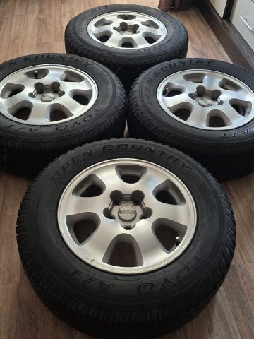 Колёса Toyota R16 5x114.3 6.5J ET45, шины Toyo Open Country A/T