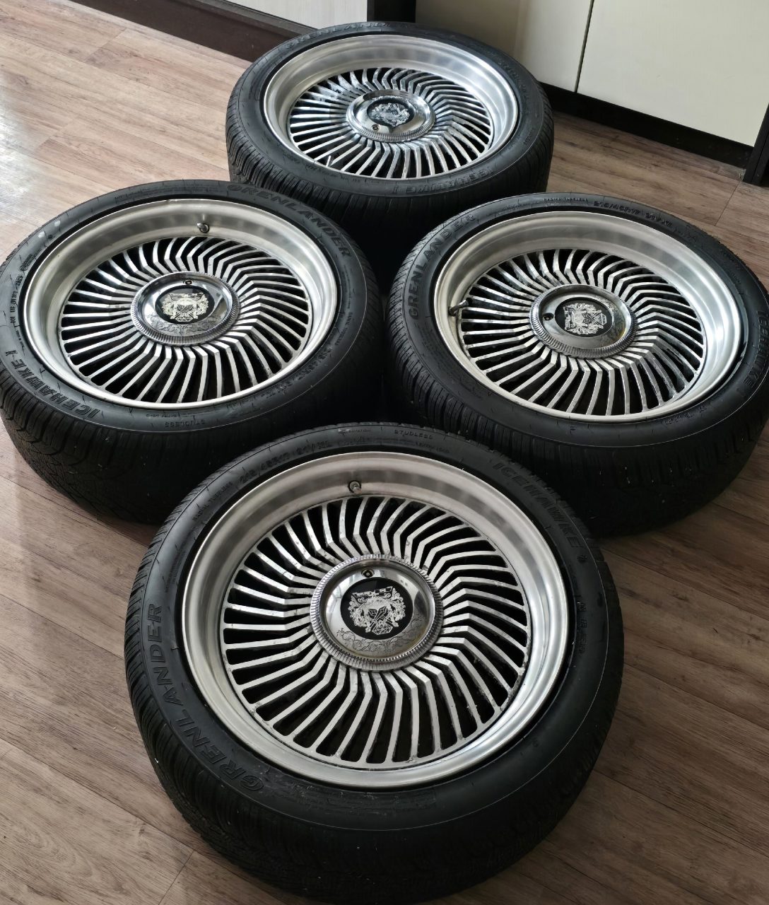 Диски Carving Head 40 R17 4x100/5x100 7J ET35 с шинами, комплект