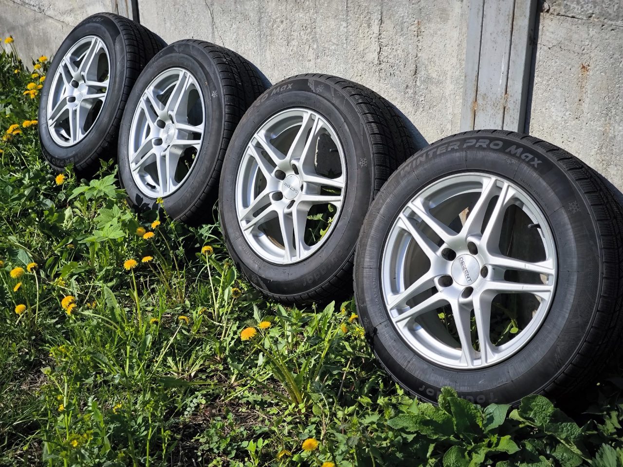 Колёса Dezent R17 5x112 7.5J ET35 с зимними шинами 225/60 R17