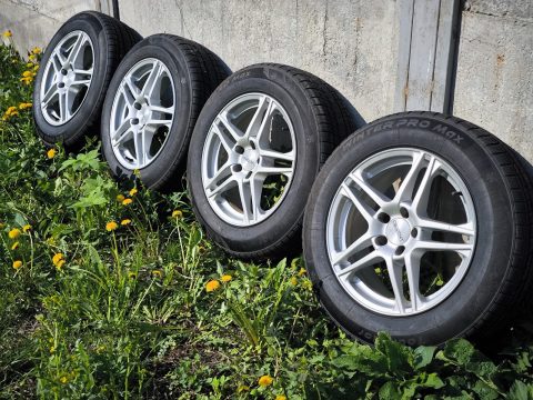 Колёса Dezent R17 5x112 7.5J ET35 с зимними шинами 225/60 R17