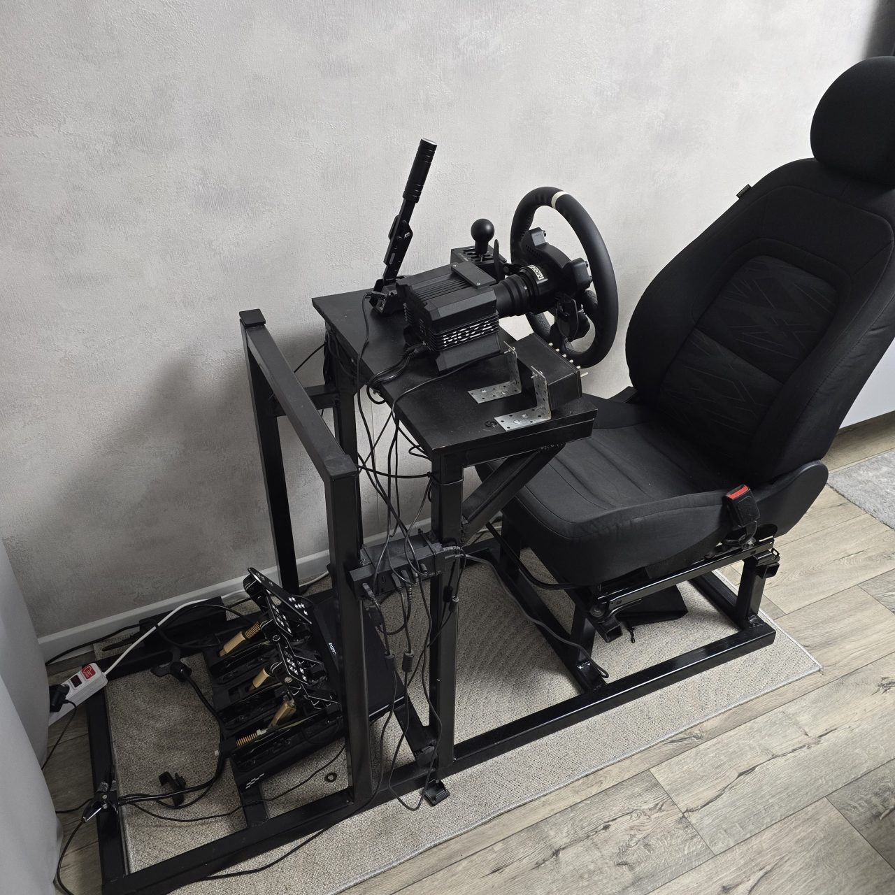 Комплект MOZA R9 v2: руль CS v2, педали CRP, ручник HBP, КПП и кокпит